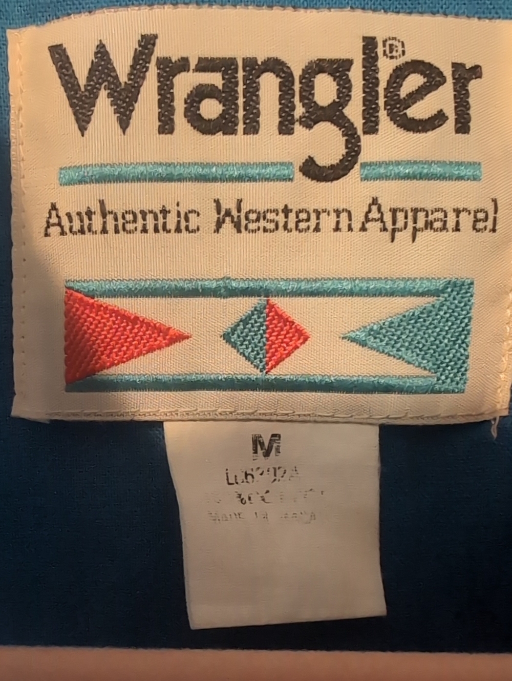 Wrangler Cropped Blue & Magenta Geometric Western Shirt - Picture 3 of 6